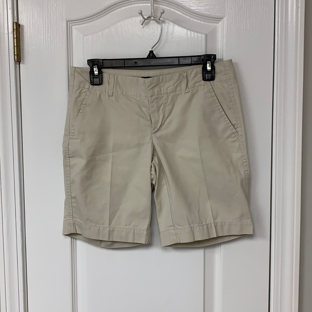 Lady’s Gap-Hadley Light Tan Shorts Size 2